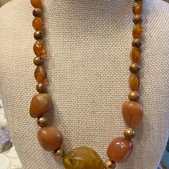 CARNELIAN STONE NECKLACE WITH TOGGEL CLASP AND PEARLS
Vintage Carnelian 18” - Picture 8 of 17